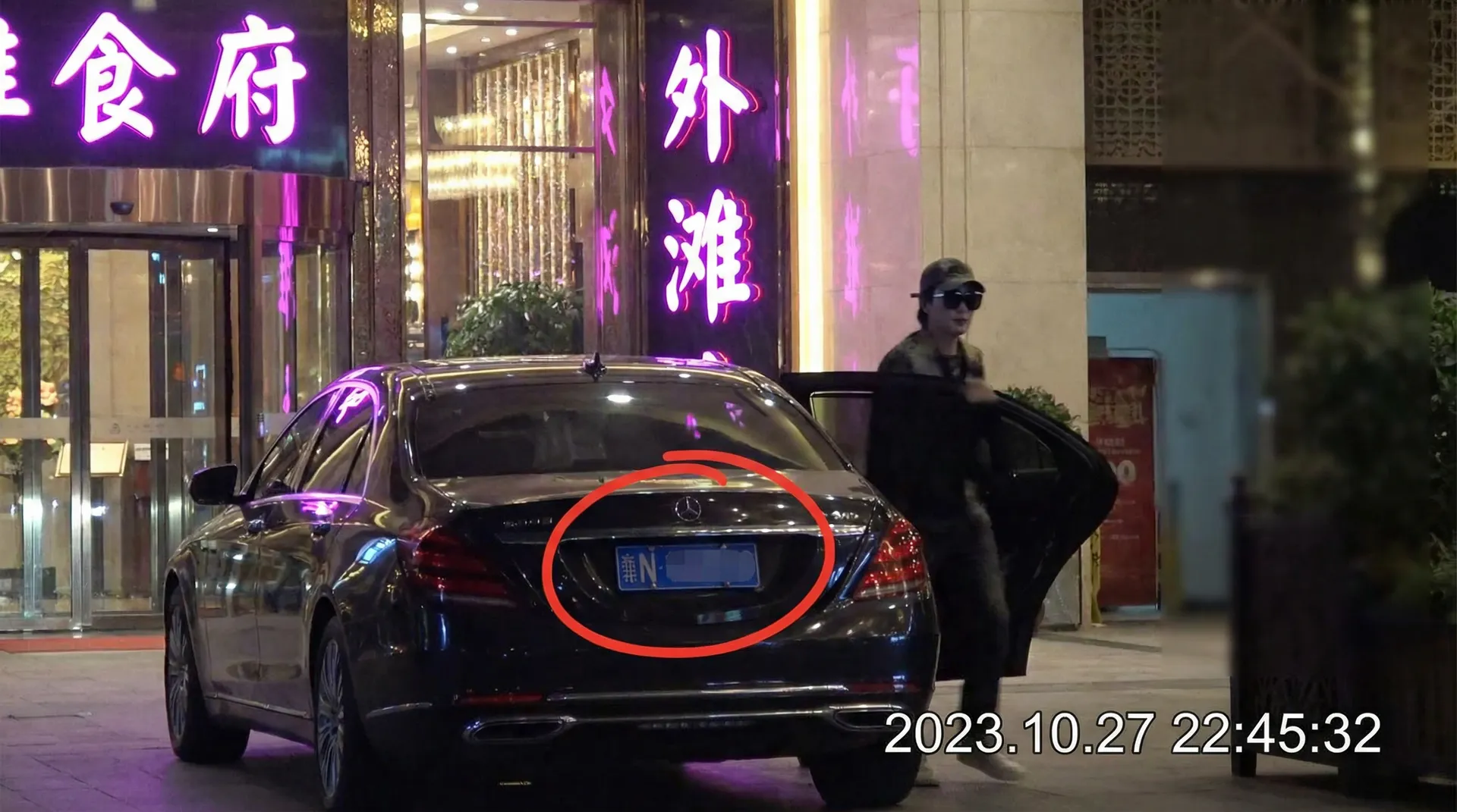 笔盒网站最新地址 - 豪车餐厅外偷拍